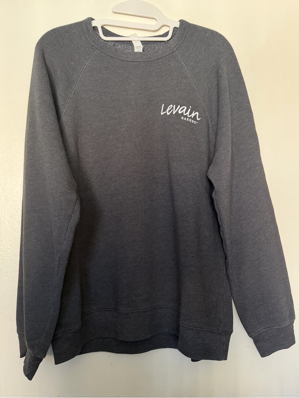 Levain Bakery Gray Graphic Crewneck Sweatshirt Flying Cookie Logo Size Large
